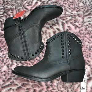 Black studded ankle Cowboy 🤠 Boots